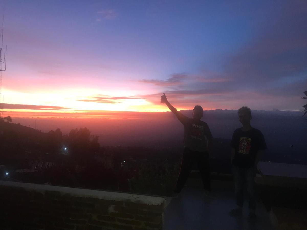 De Villa Cetho Karanganyar  Luaran gambar